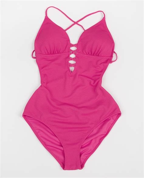 Maillot de bain une pièce rose à bretelle unique .